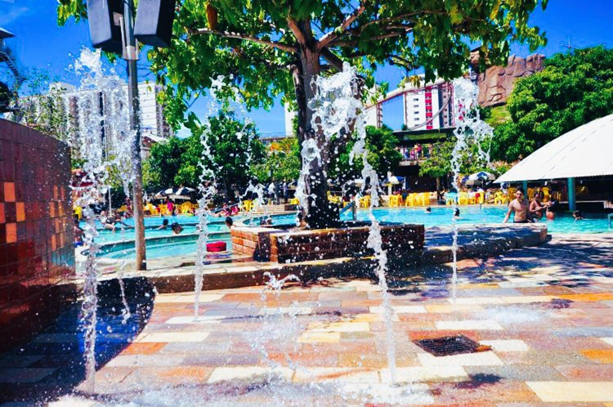 Piazza Diroma - Cortesia Park Diroma, Splash E Slide カルダス・ノバス エクステリア 写真